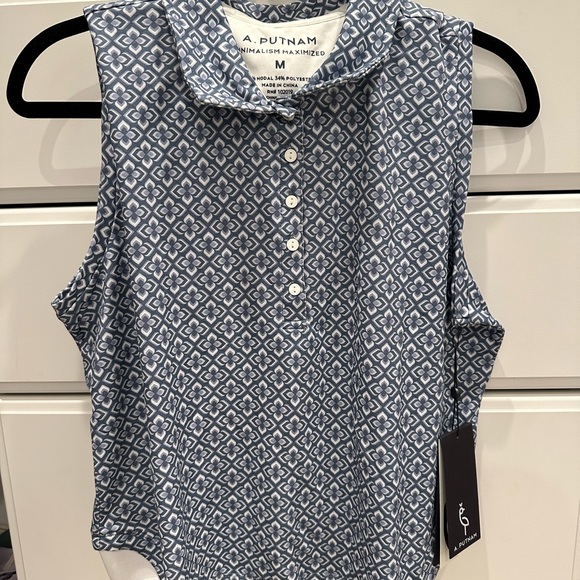 Sleeveless Cropped Polo With Self-Style Collar - Picture 2 of 3